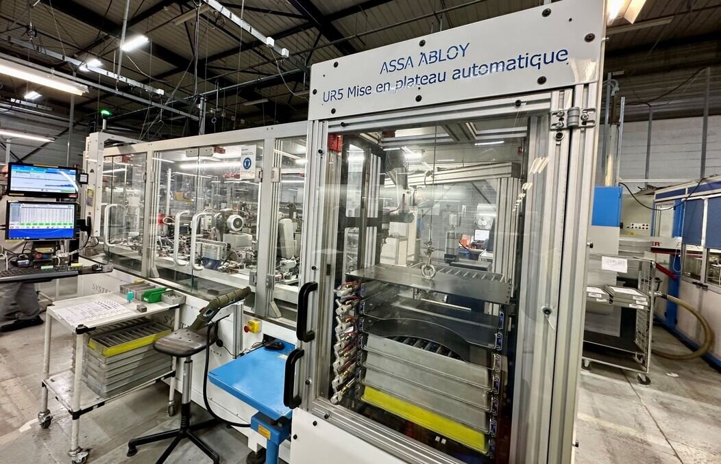 Photo d'une machine d'automatisation chez Assa Abloy