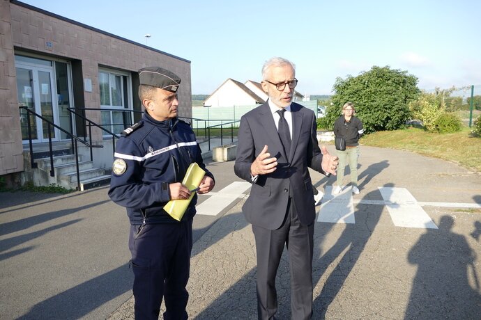 Photo du Colonel Romuald de la Cruz et le Préfet de la Marne Henri Prévost