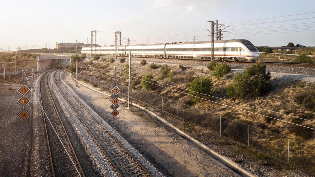 Vue aérienne d'un train