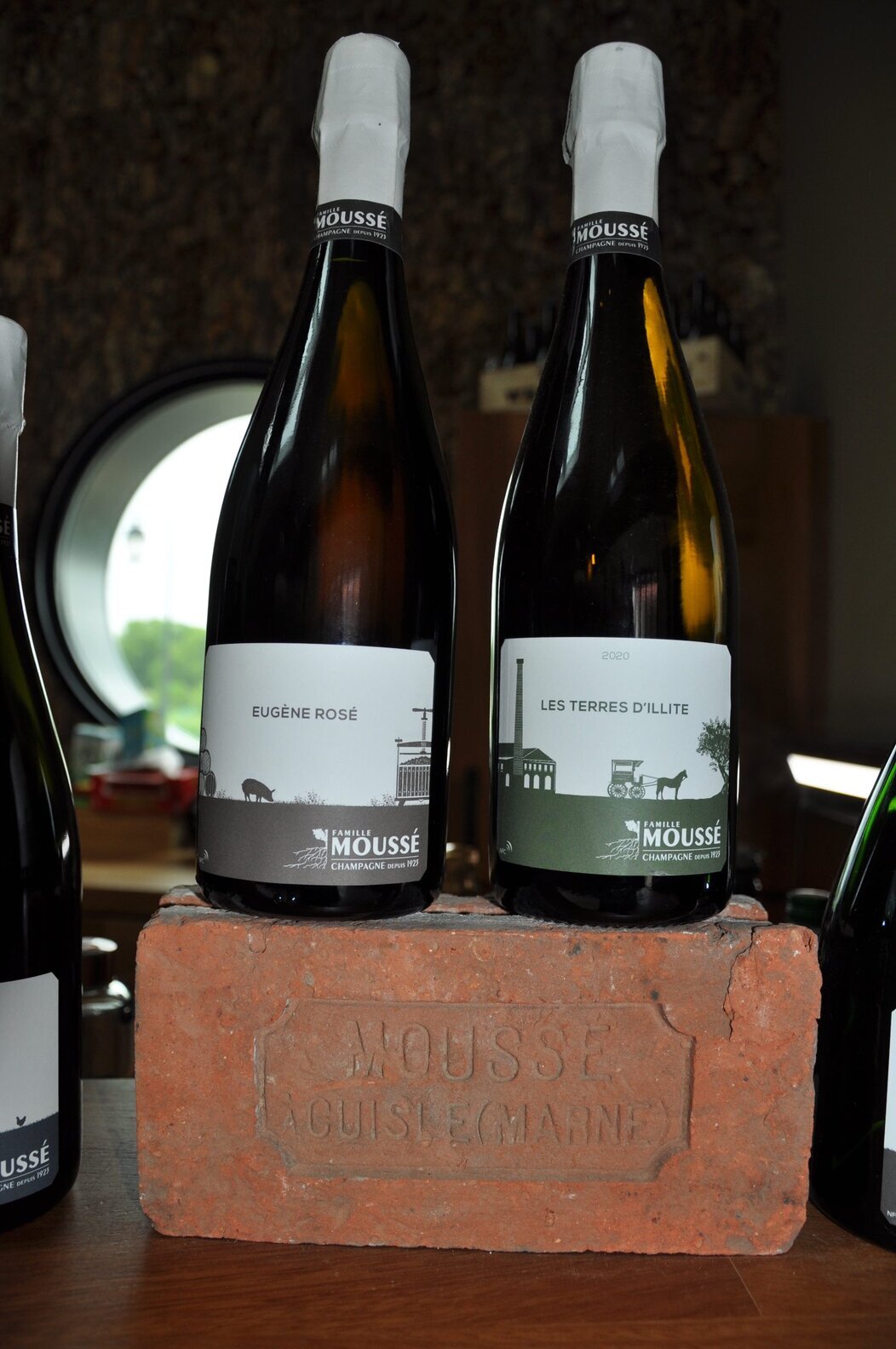 Photo de bouteilles de Champagne Famille Moussé