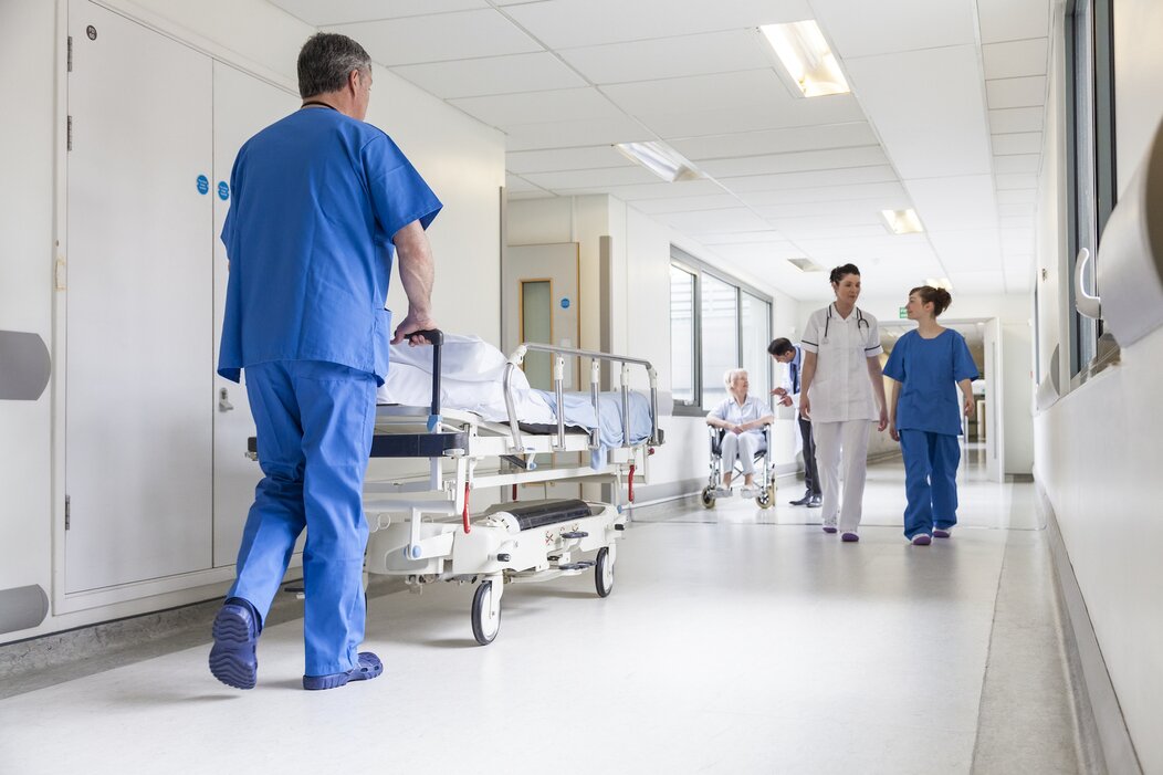 Photo d'un couloir d'hôpital