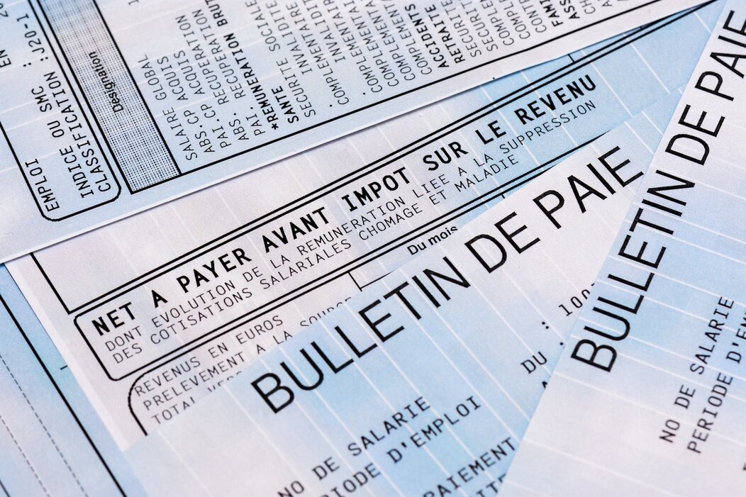 Photo de plusieurs bulletins de paie