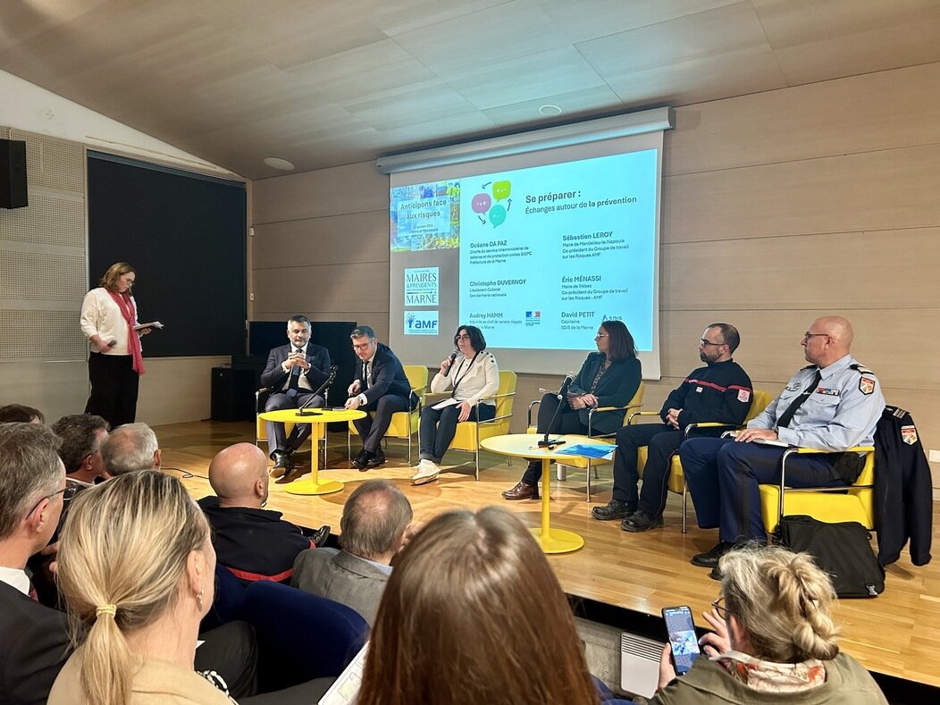 Photo de Sébastien Leroy, Éric Ménassi, Océane Da Paz, Audrey Hamm, David Petit et Christophe Duvernoy