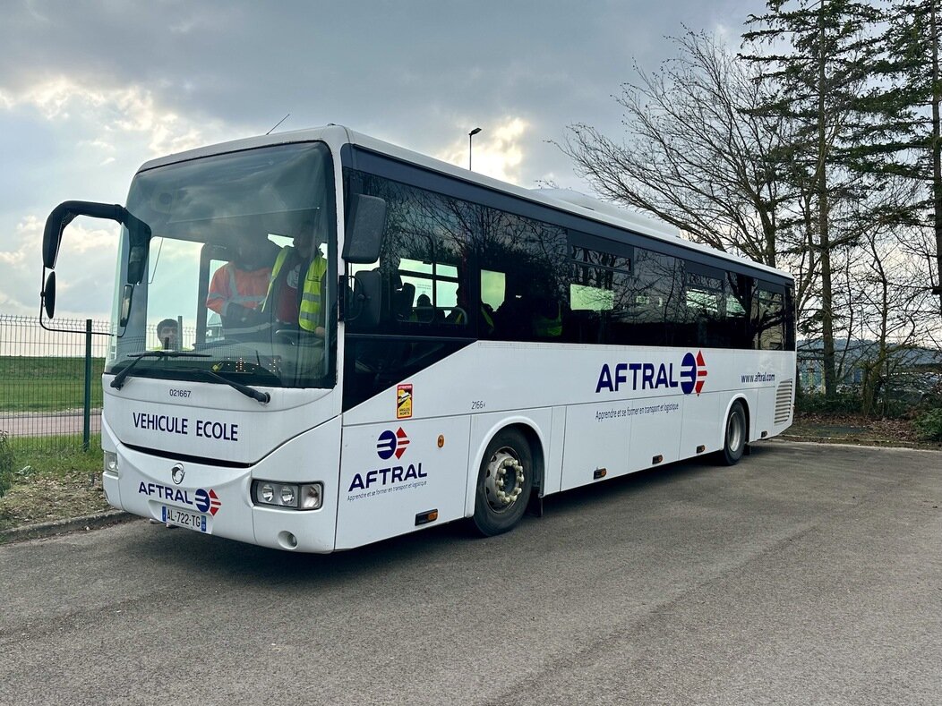 Photo de l'autocar du centre de formation AFTRAL