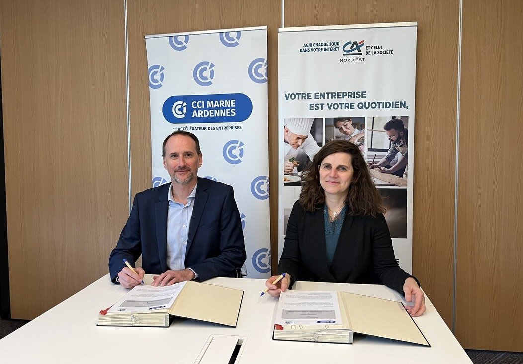 Photo de la signature du renouvellement du contrat de partenariat