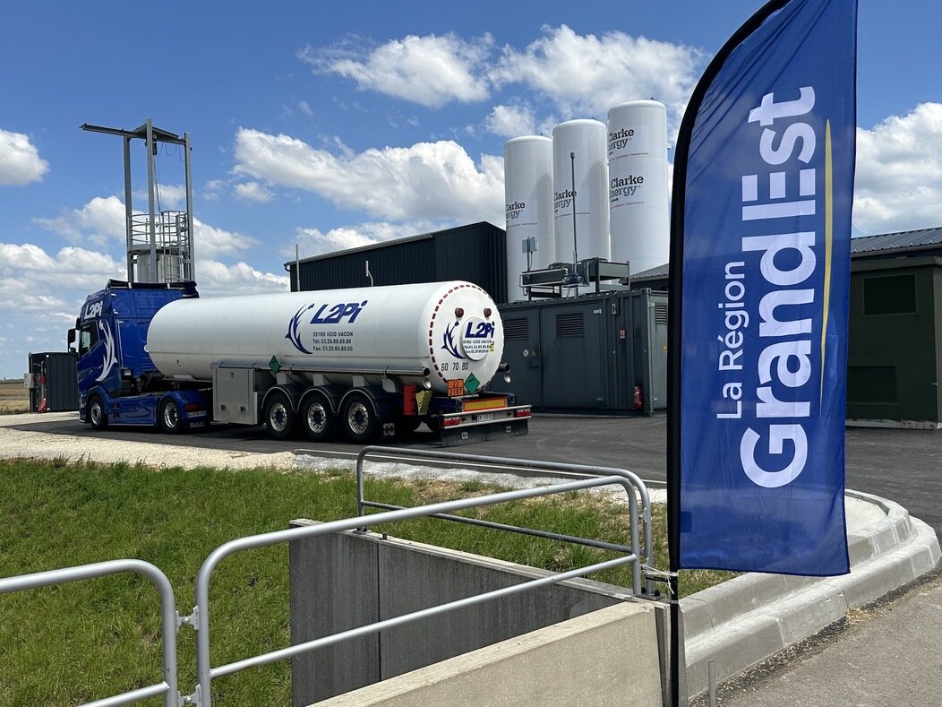 Photo du chargement de la cuve du camion