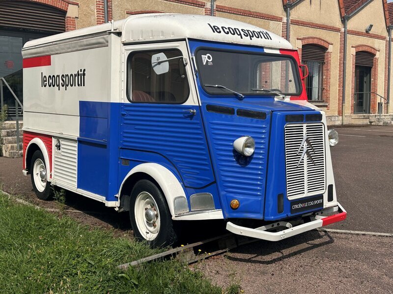 Photo de la camionnette Le coq Sportif