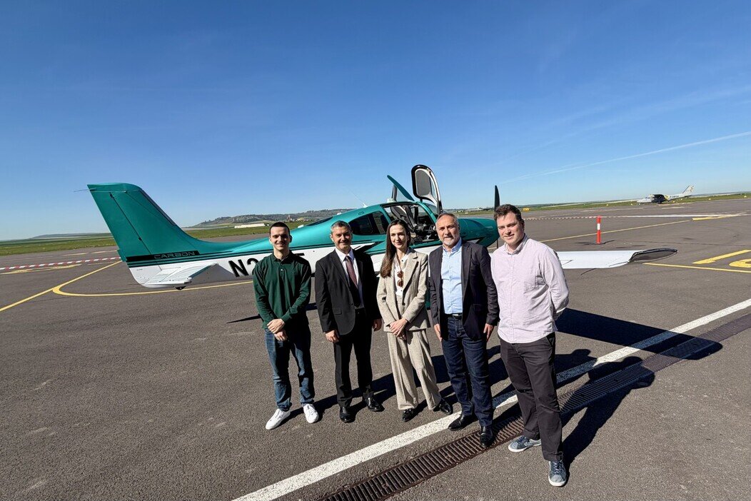 Les représentants des sociétés de l'aéroport de Troyes Barberey