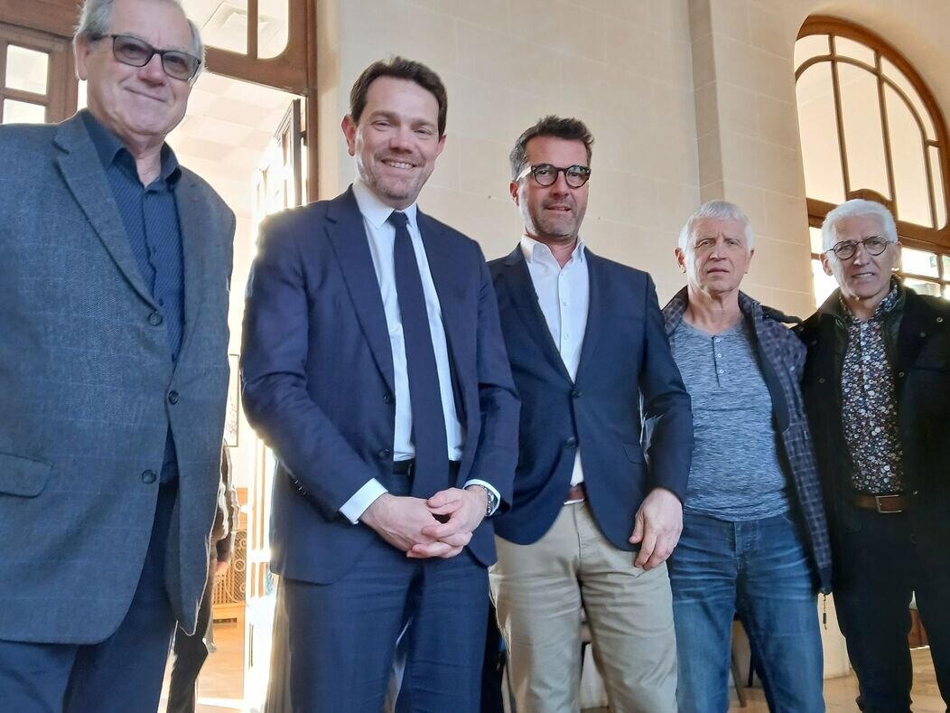 Photo de Boris Ravignon et la délégation de la fondation du patrimoine