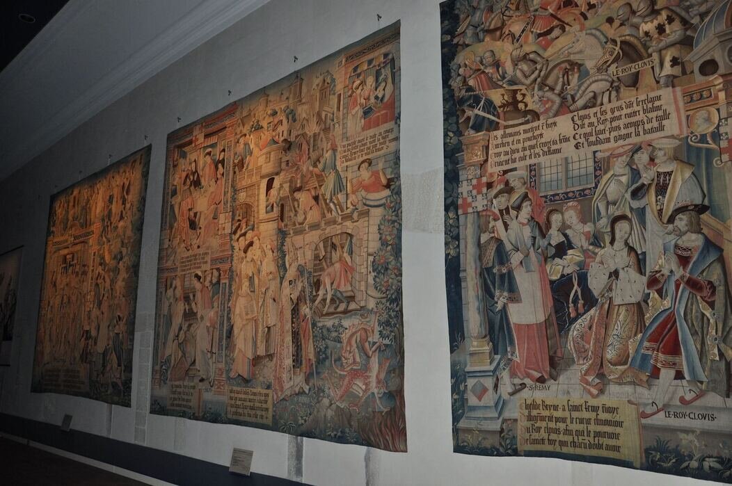 Photo des trois premières tapisseries restaurées