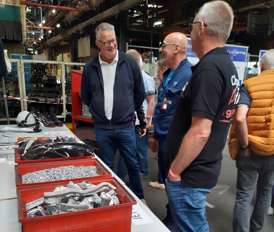 Photo de plusieurs anciens directeurs de l'usine