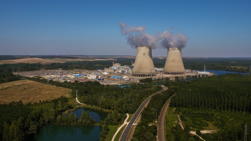 Photo des deux réacteurs de la centrale de Nogent-sur-Seine