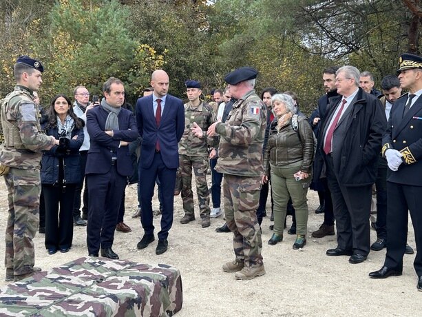 Photo de Sébastien Lecornu, Ministre des Armées, et Jean-Noël Barrot, Ministre des Affaires étrangères