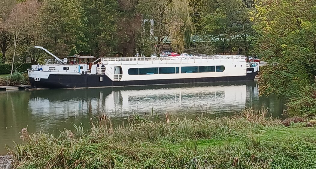 Photo d'un bateau bar-restaurant