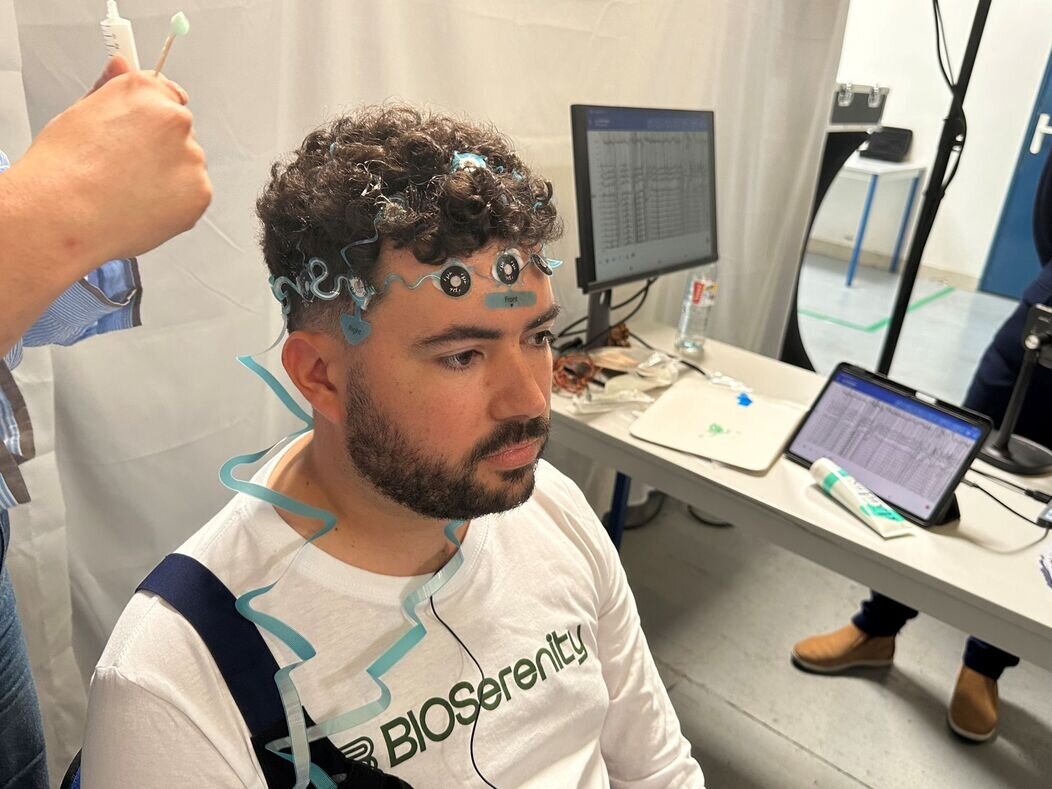 Photo du casque produit à Troyes pour des électroencéphalogrammes