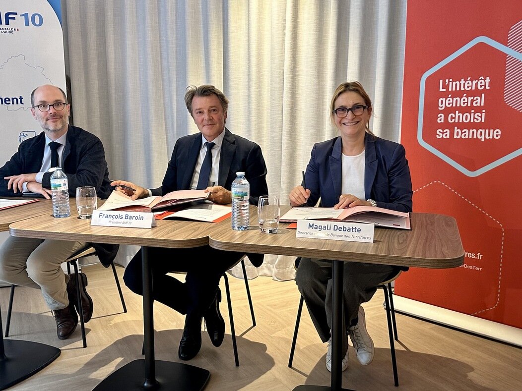 Photo de la signature de la convention avec Mathieu Orsi, François Baroin et Magali Debatte