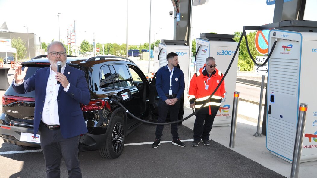 Photo de la première station hydrogène de France