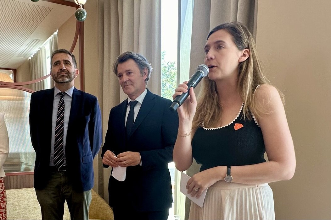 Photo de l'inauguration avec la directrice générale du groupe Solenne Ojea-Devys