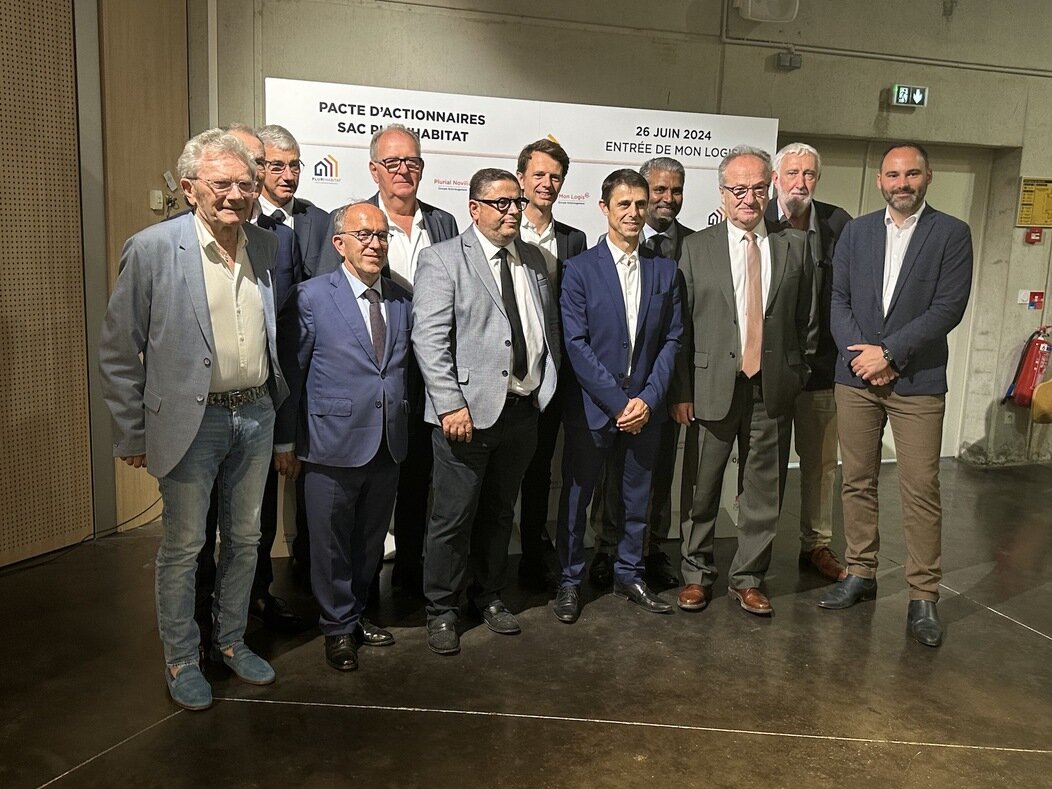 Photo des actionnaires réunis à Saint-Julien-les-Villas avec Alain Nicole