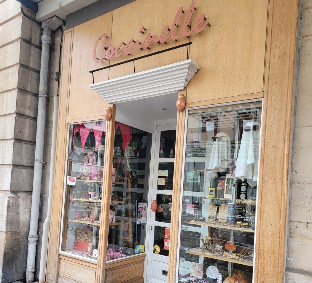 Photo de la façade de la boutique troyenne Coccinelle