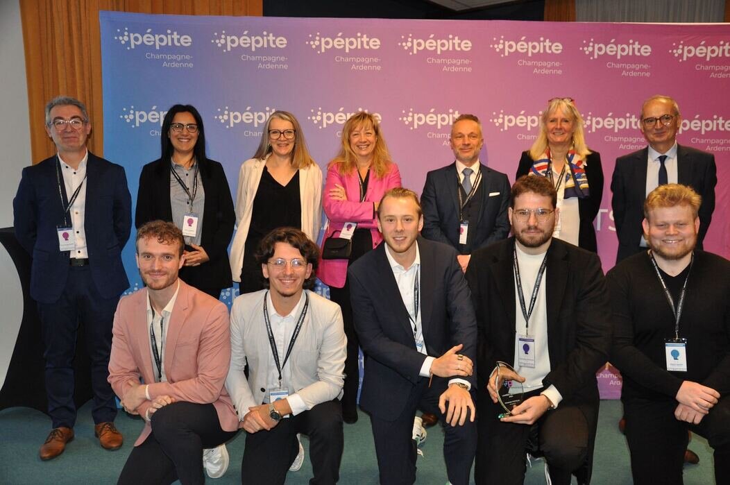 Photo des lauréats Pépite et Jean-Marc Bascourret, Leila Garnier, Béatrice Marin, Véronique Perdereau, Benoît Lemaire, Marianne Citron et Louis Retornaz