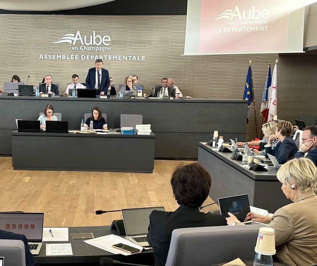 Photo du conseil départemental de l'Aube sous la présidence de Philippe Pichery