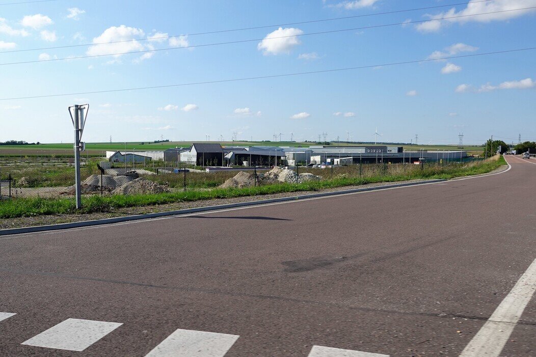 Photo de la parcelle de 18 hectares le long de la rocade en prolongement de la maison d'arrêt de Troyes-Lavau