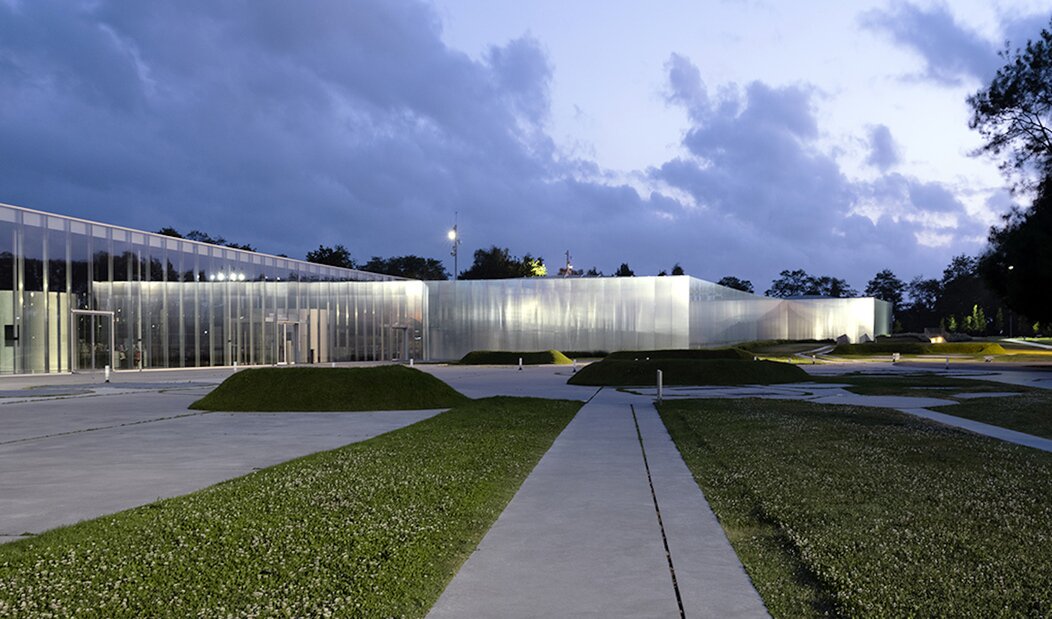 Photo de l'extérieur du musée du Louvre-Lens